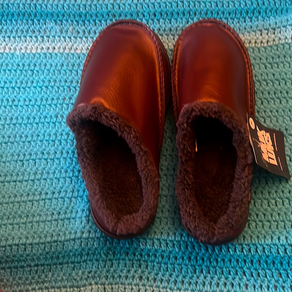 Brown men’s medium size 10-11 Muk Luks